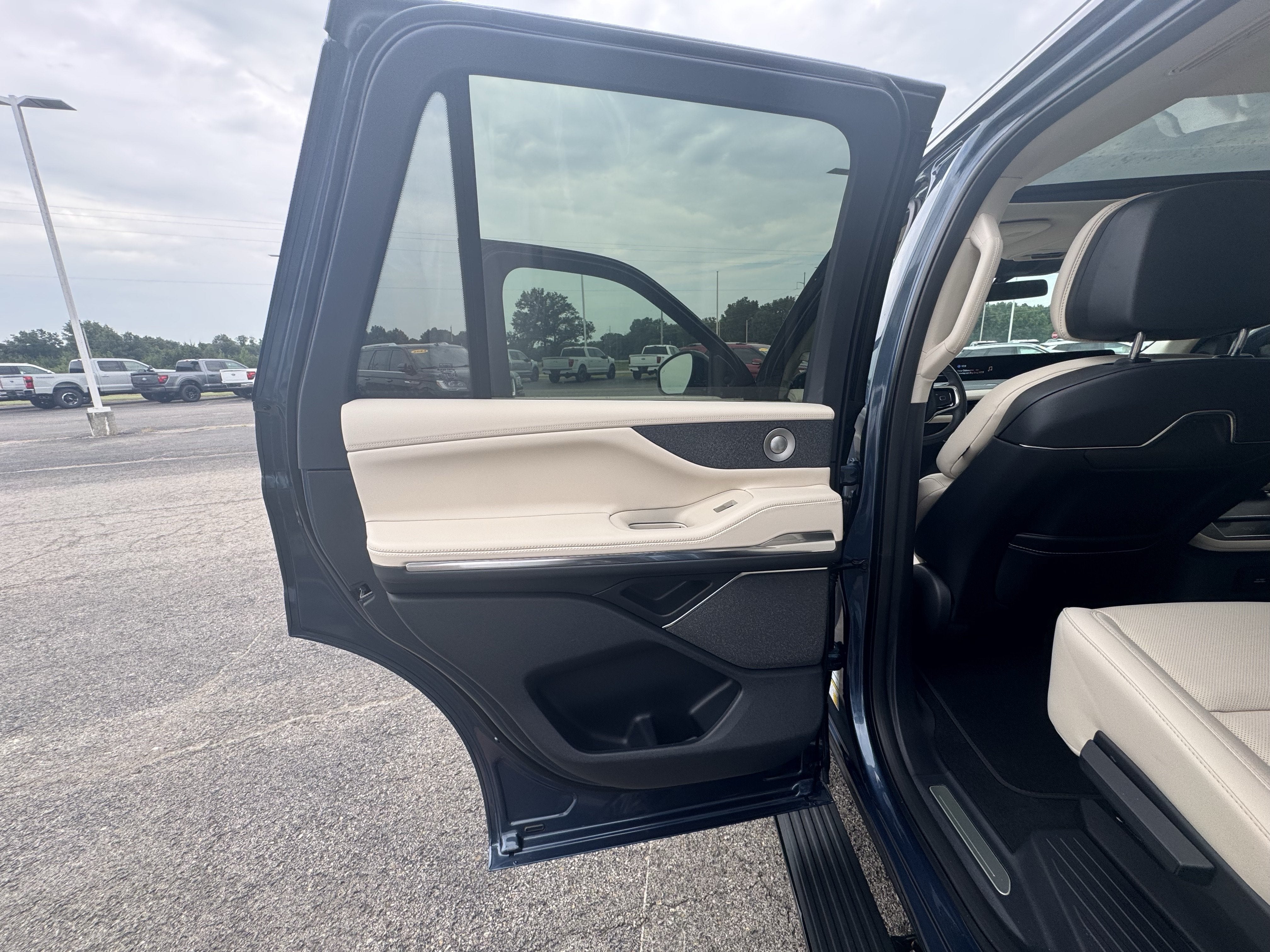 2027 Lincoln Navigator Reserve