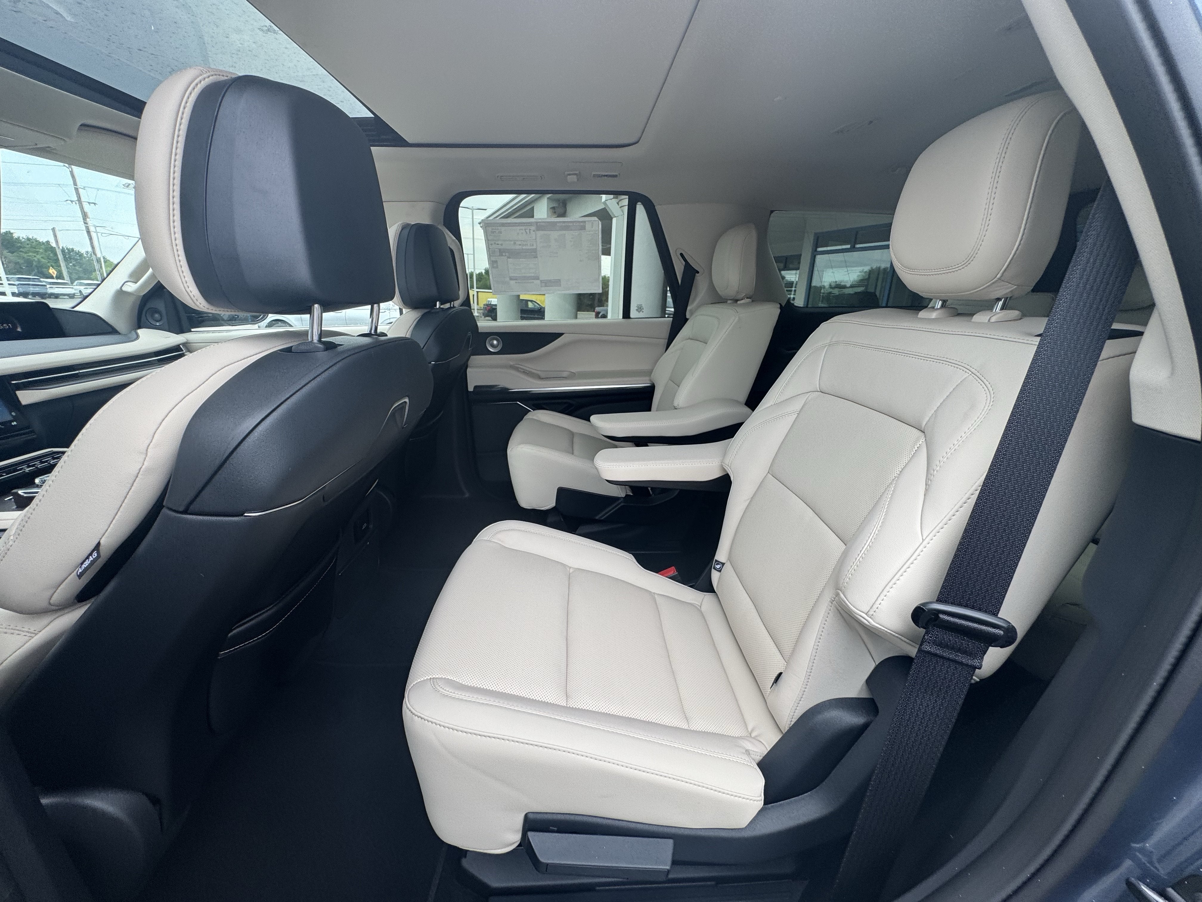 2027 Lincoln Navigator Reserve