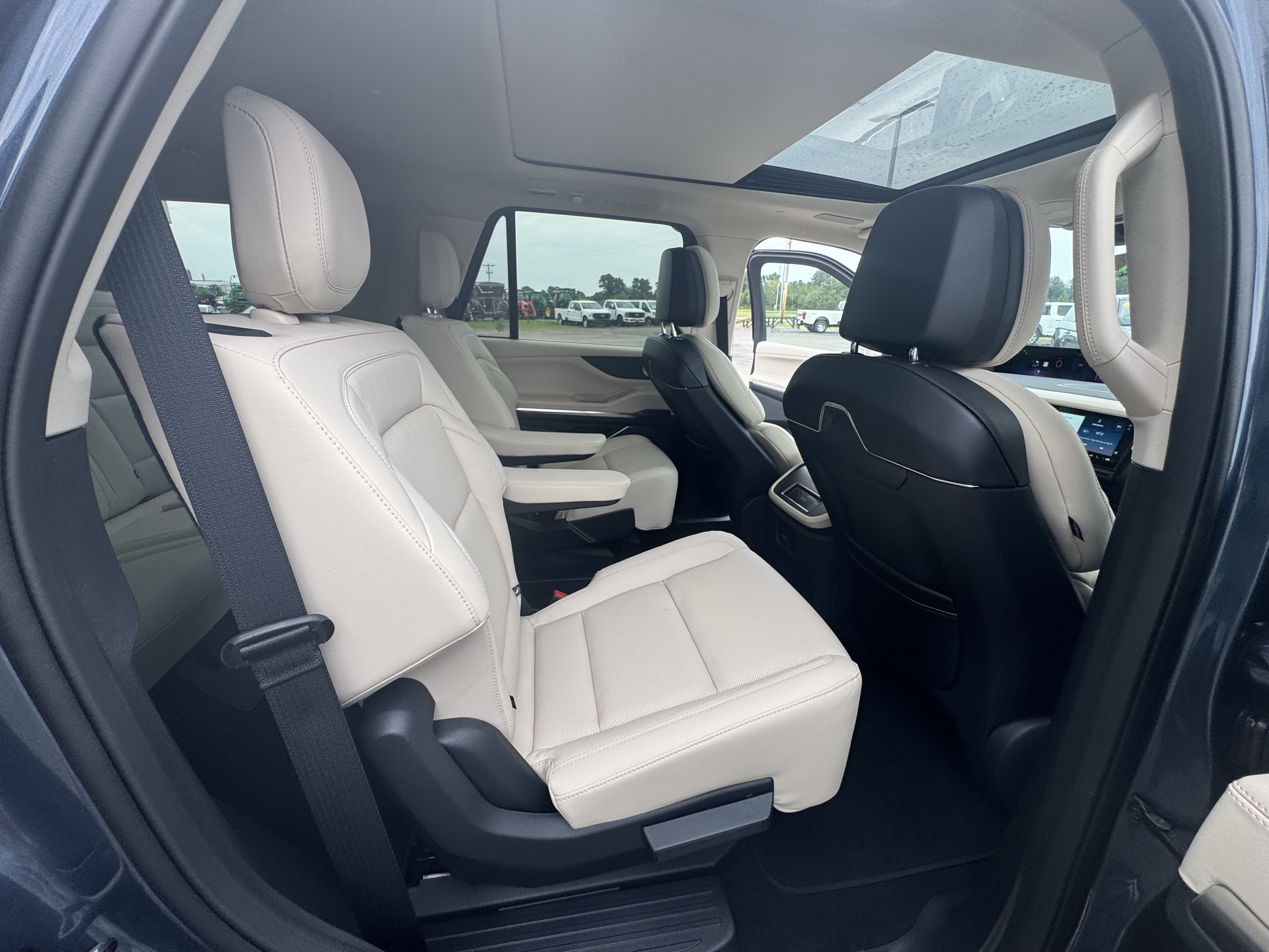 2027 Lincoln Navigator Reserve