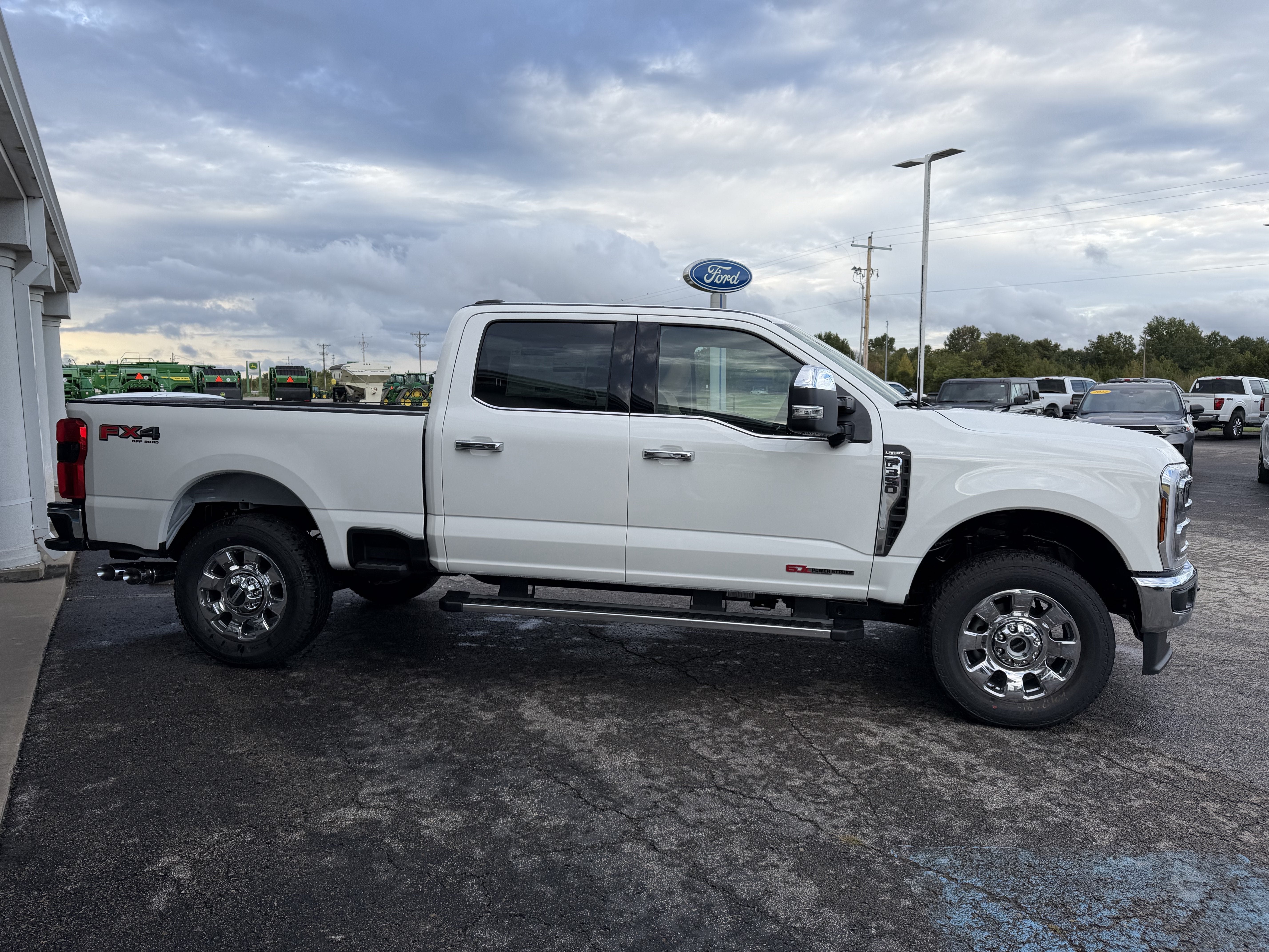 2027 Ford Super Duty F-350 SRW F-350® Lariat®