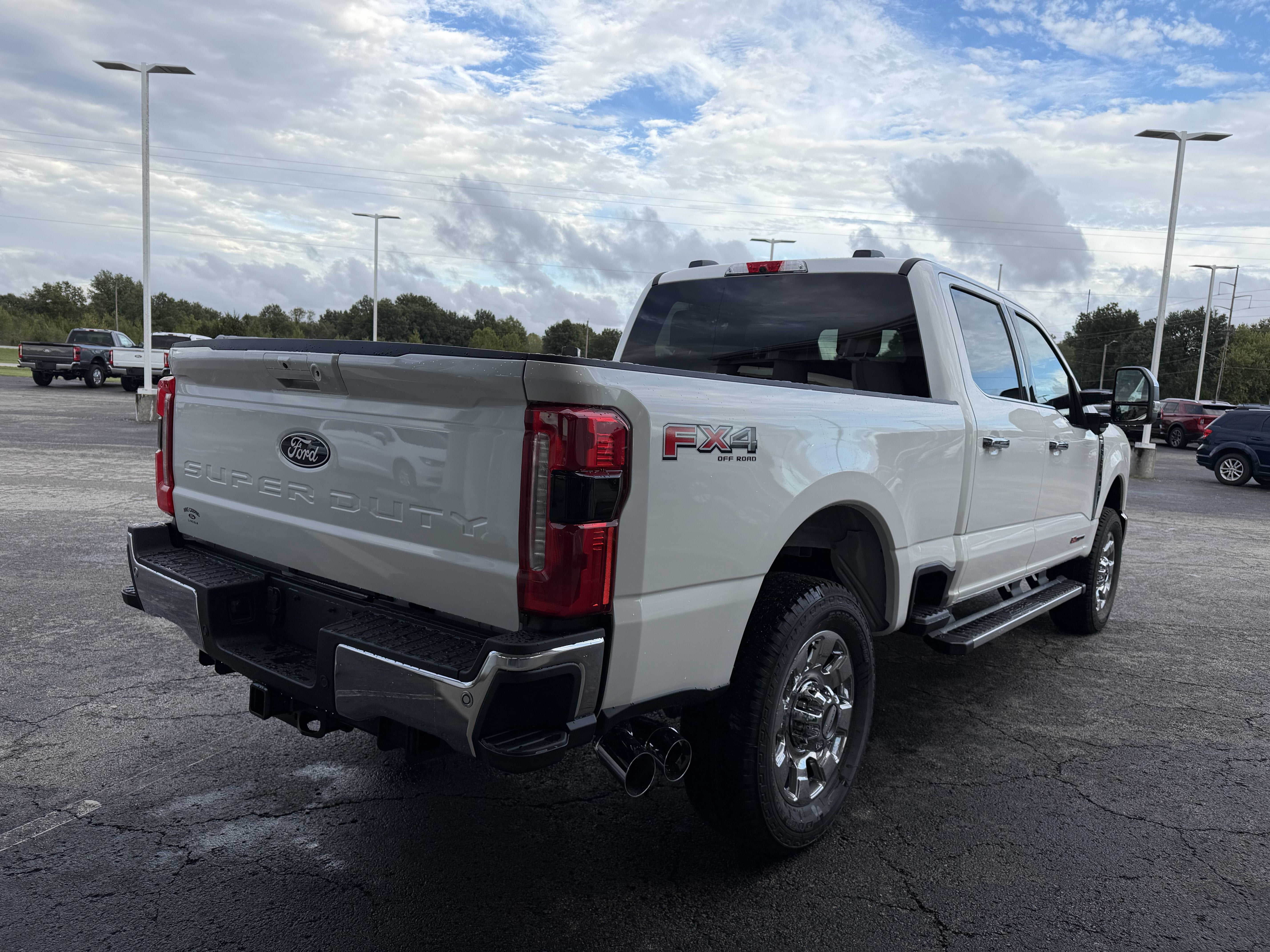 2027 Ford Super Duty F-350 SRW F-350® Lariat®