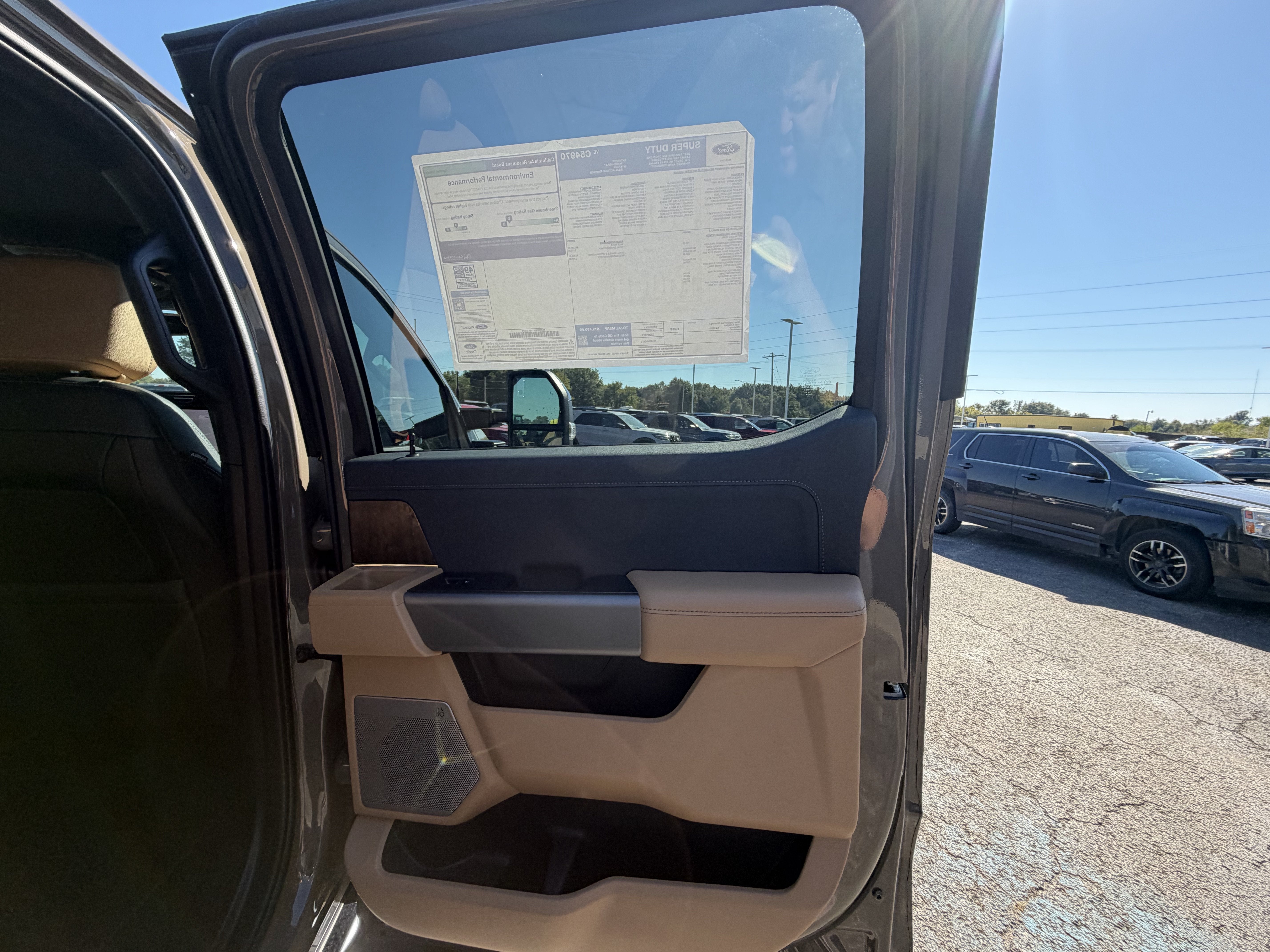 2027 Ford Super Duty F-350 SRW F-350® Lariat®