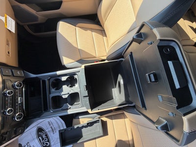 2027 Ford Super Duty F-350 SRW F-350® Lariat®