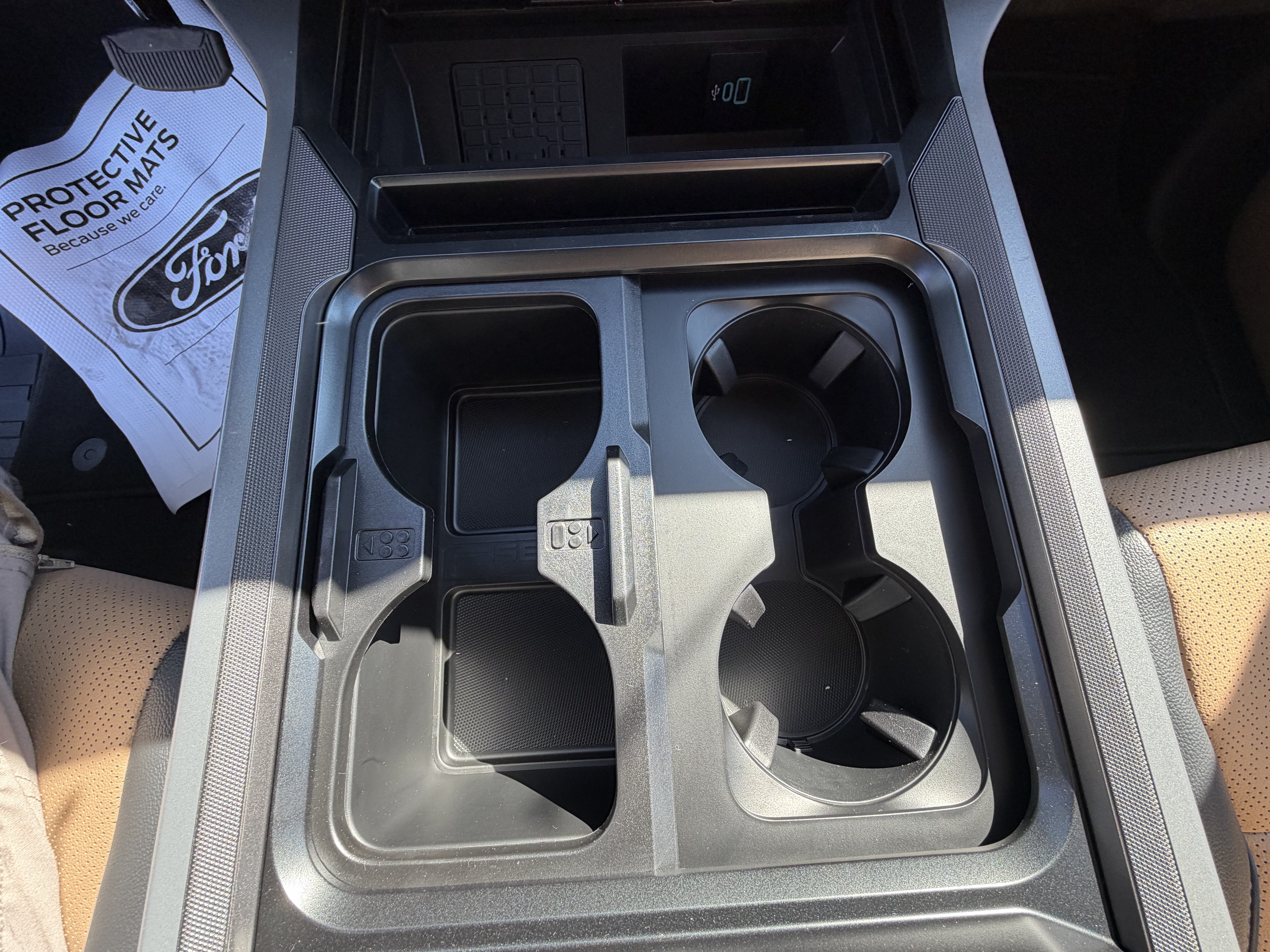 2027 Ford Super Duty F-350 SRW F-350® Lariat®