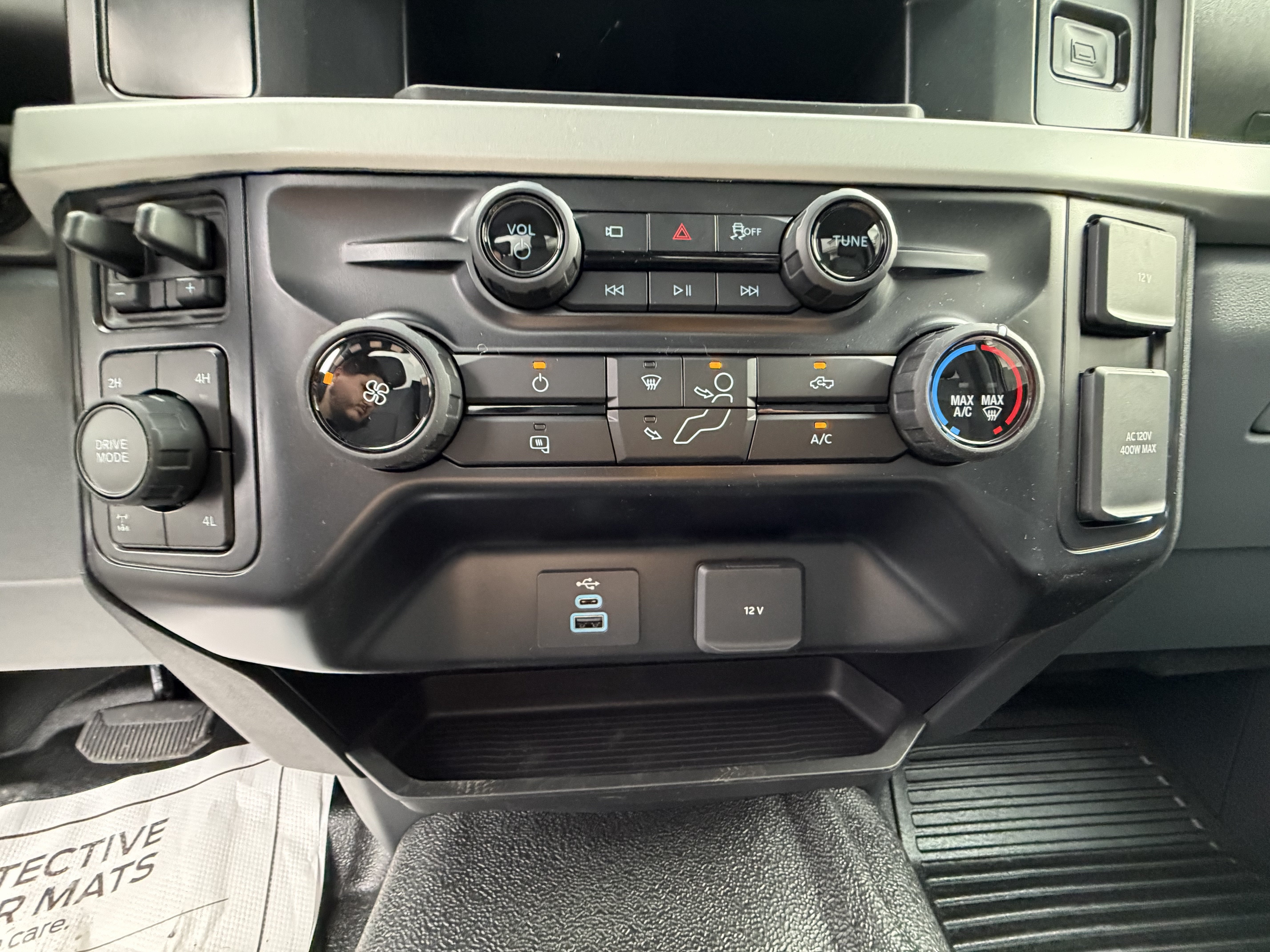 2027 Ford Super Duty F-350 SRW F-350® XLT