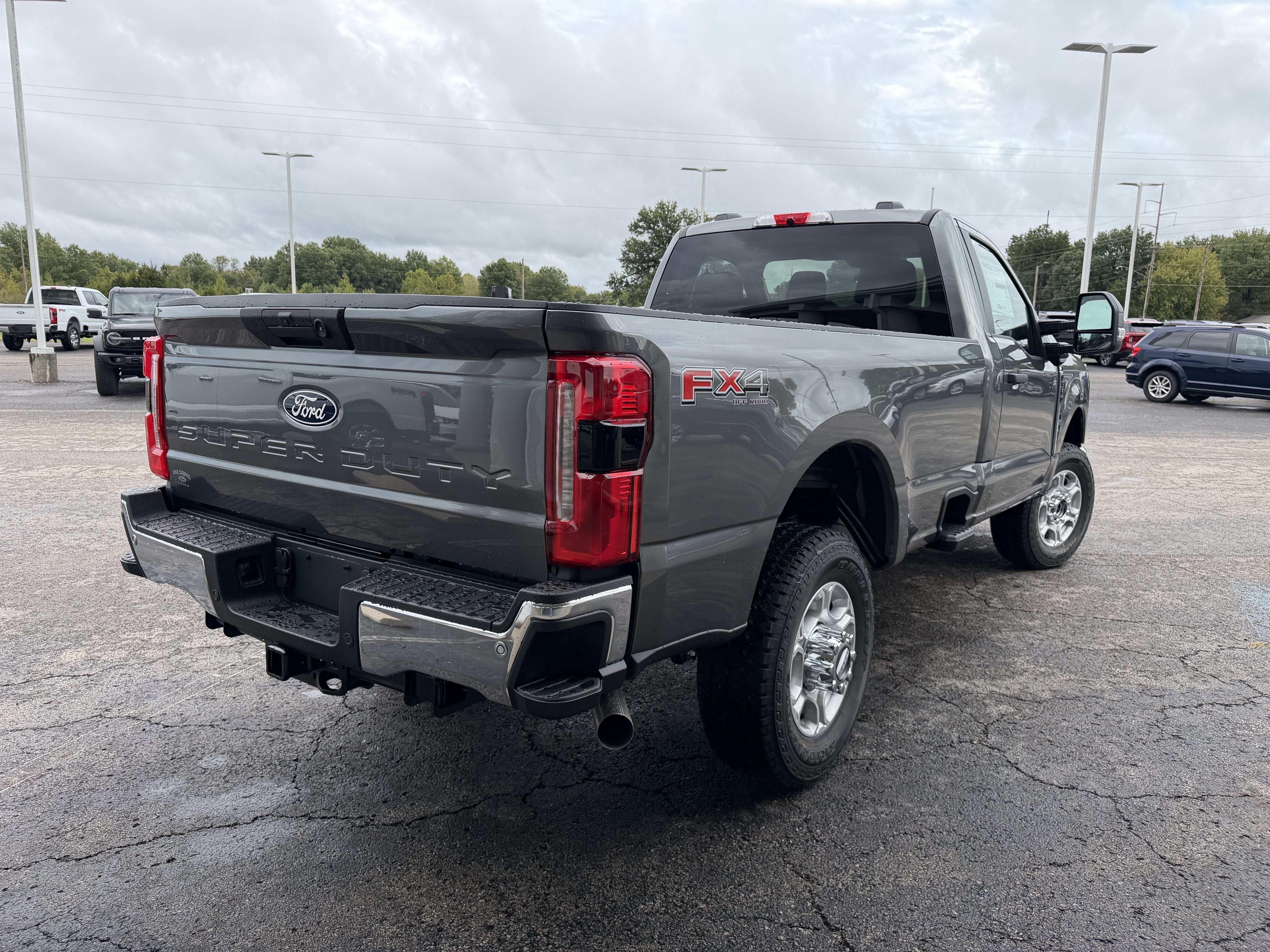 2027 Ford Super Duty F-350 SRW F-350® XLT