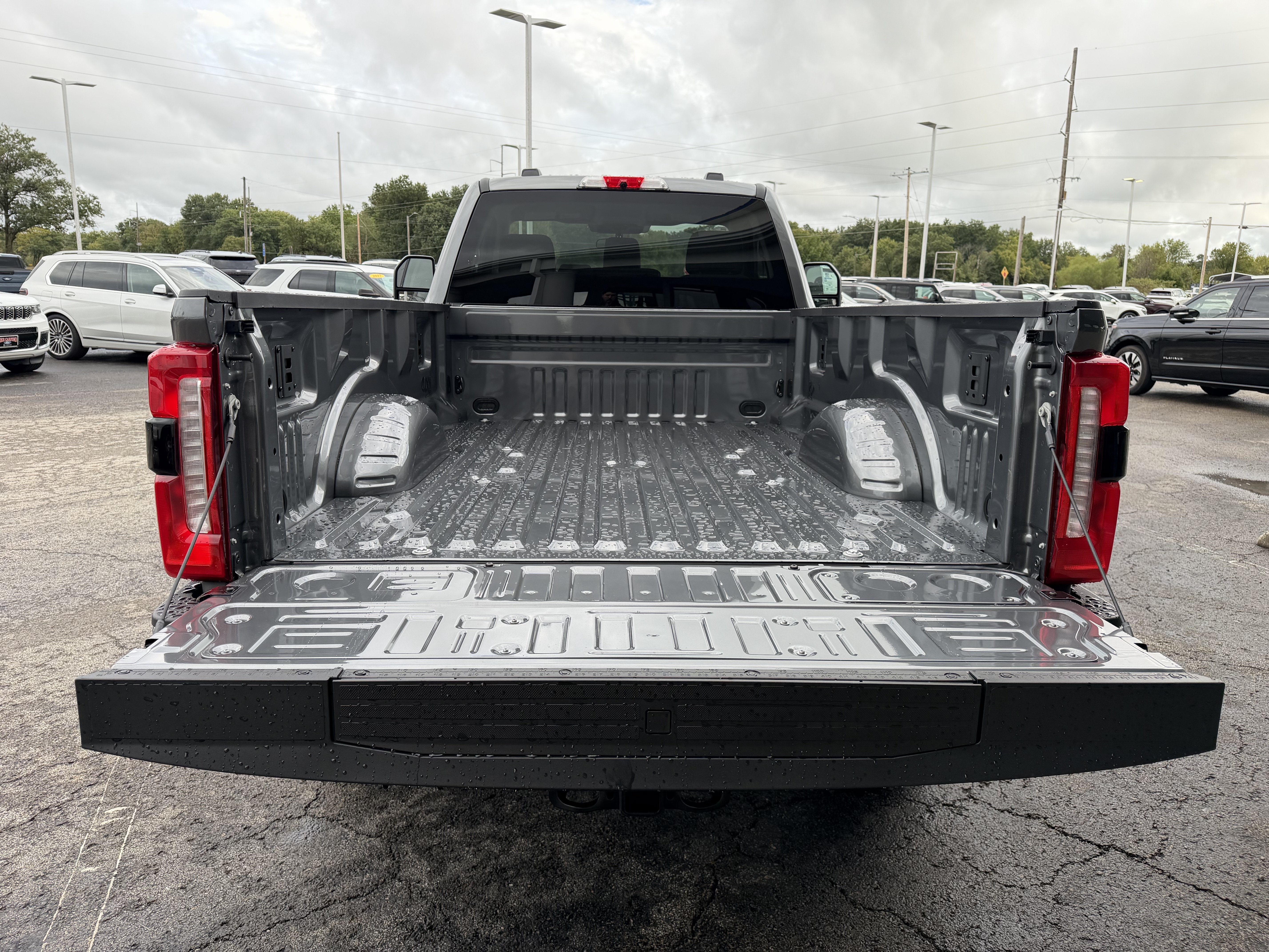 2027 Ford Super Duty F-350 SRW F-350® XLT