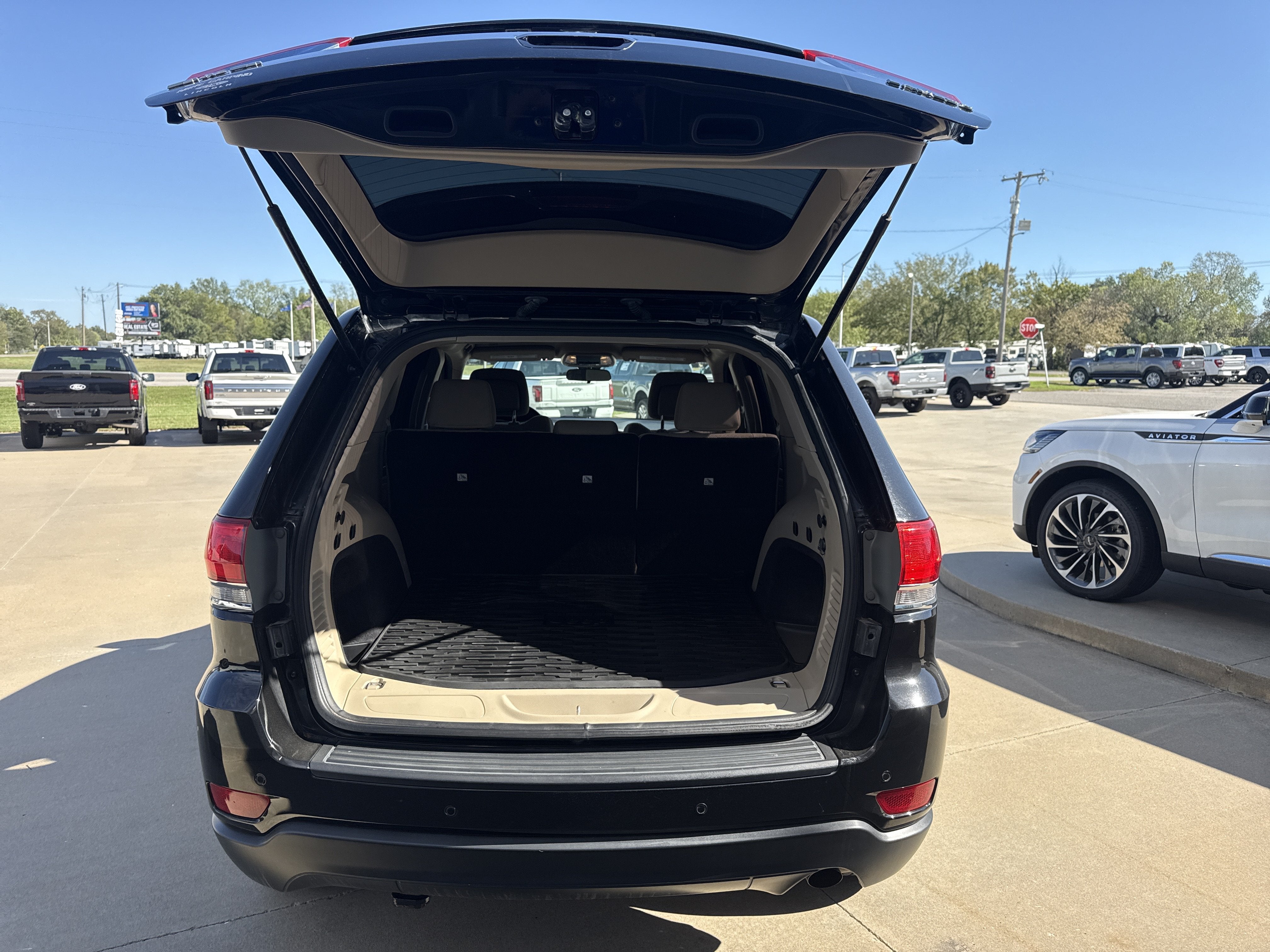 2019 Jeep Grand Cherokee Laredo E