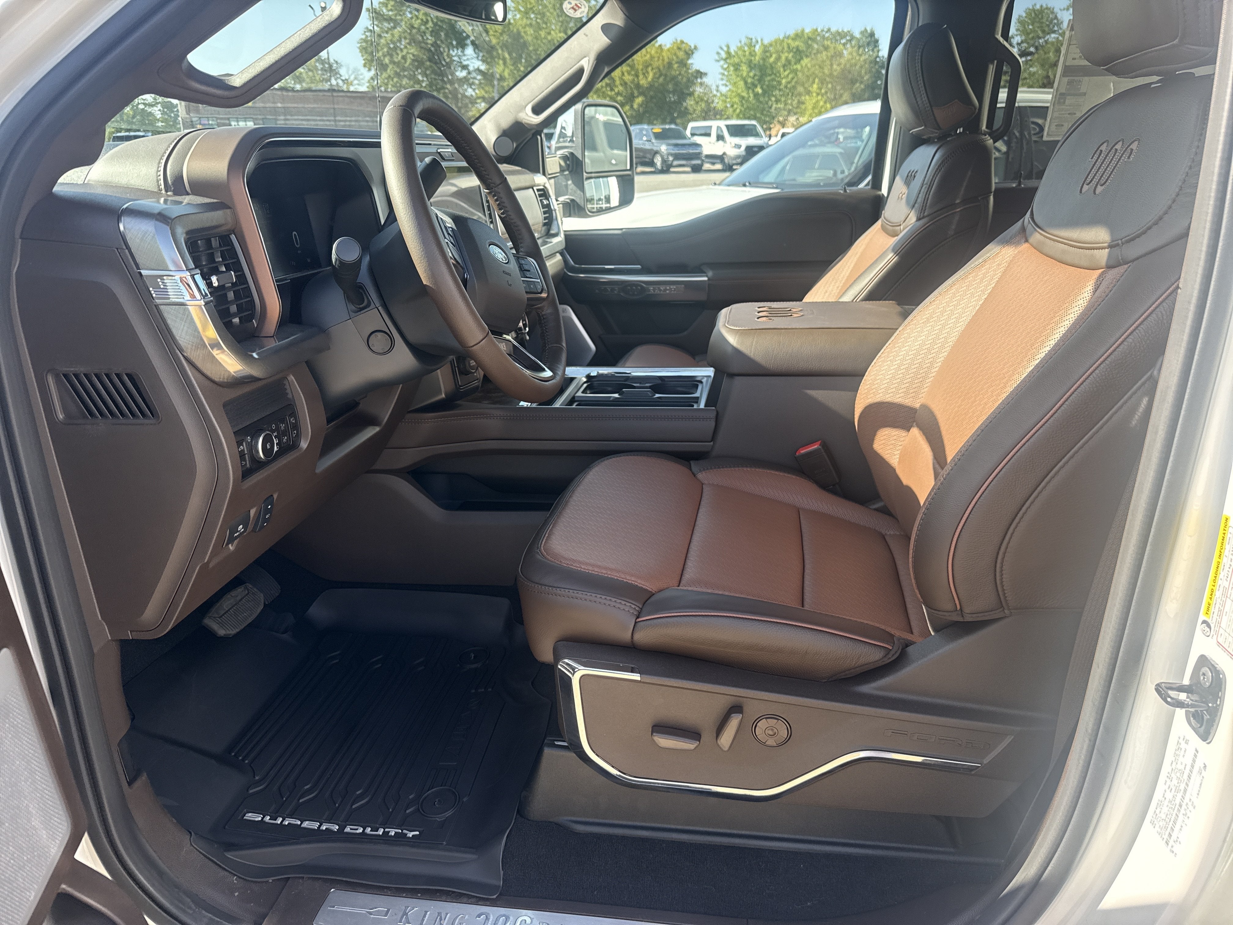 2027 Ford Super Duty F-350 DRW F-350® King Ranch®