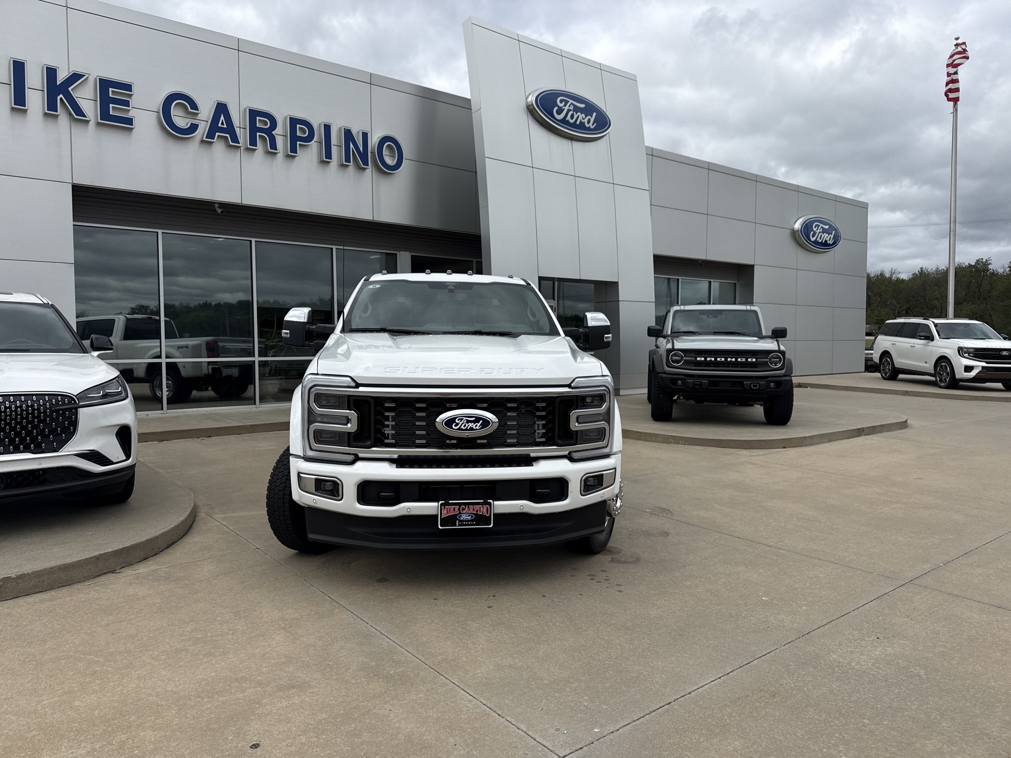 2027 Ford Super Duty F-450 DRW F-450® Platinum®
