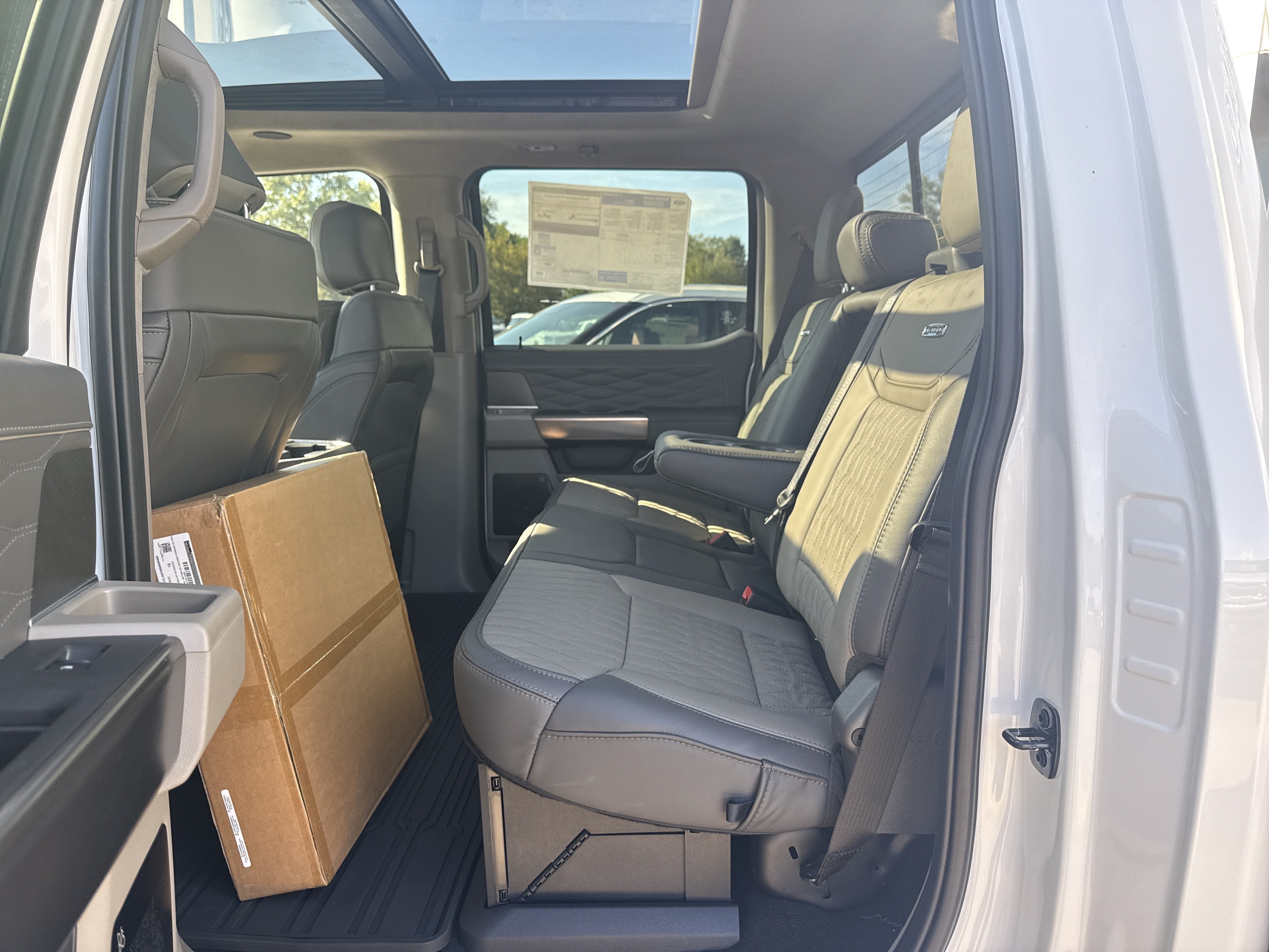 2027 Ford Super Duty F-450 DRW F-450® Platinum®