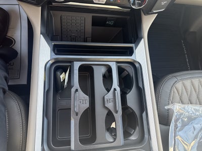 2027 Ford Super Duty F-450 DRW F-450® Platinum®