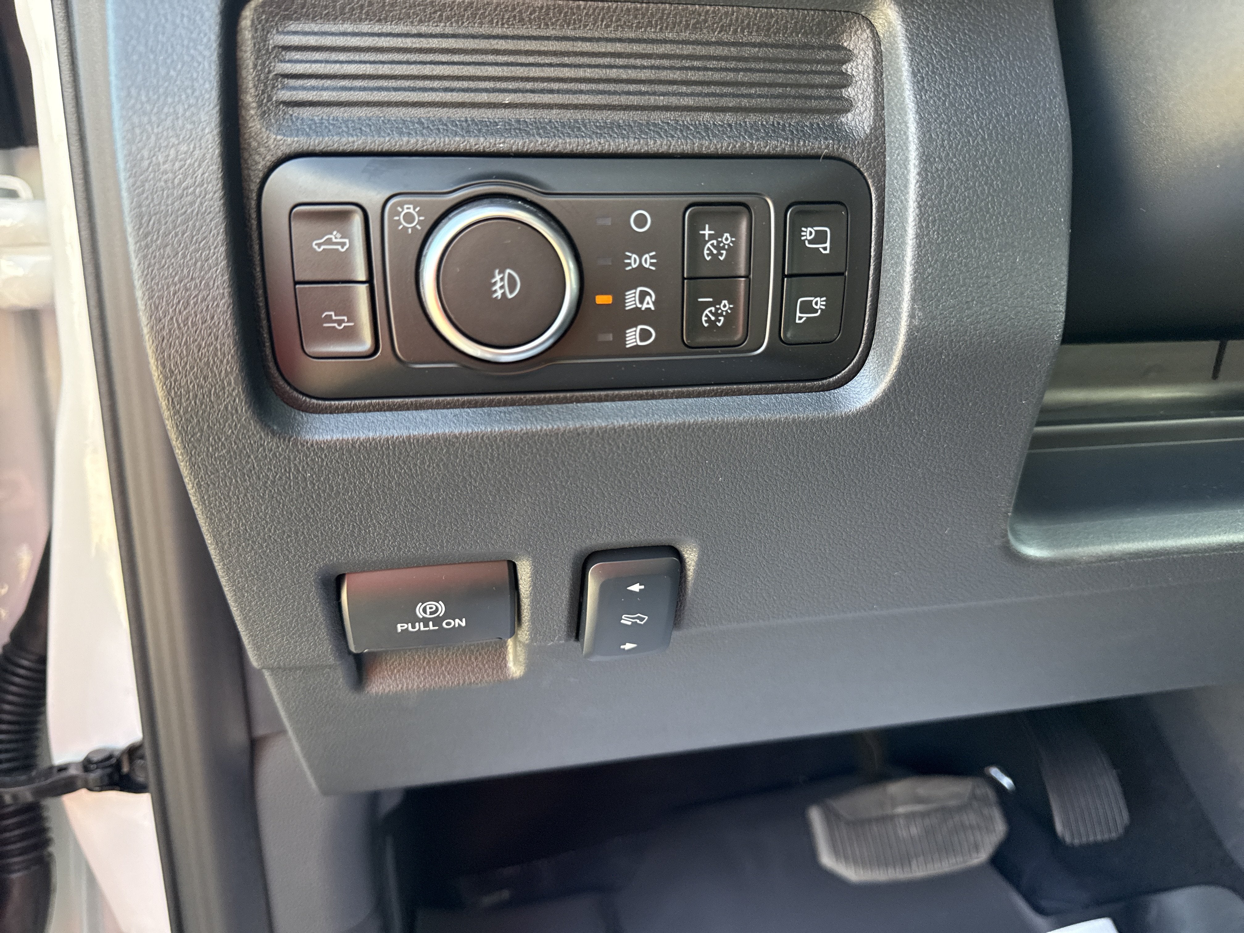 2027 Ford Super Duty F-450 DRW Plat