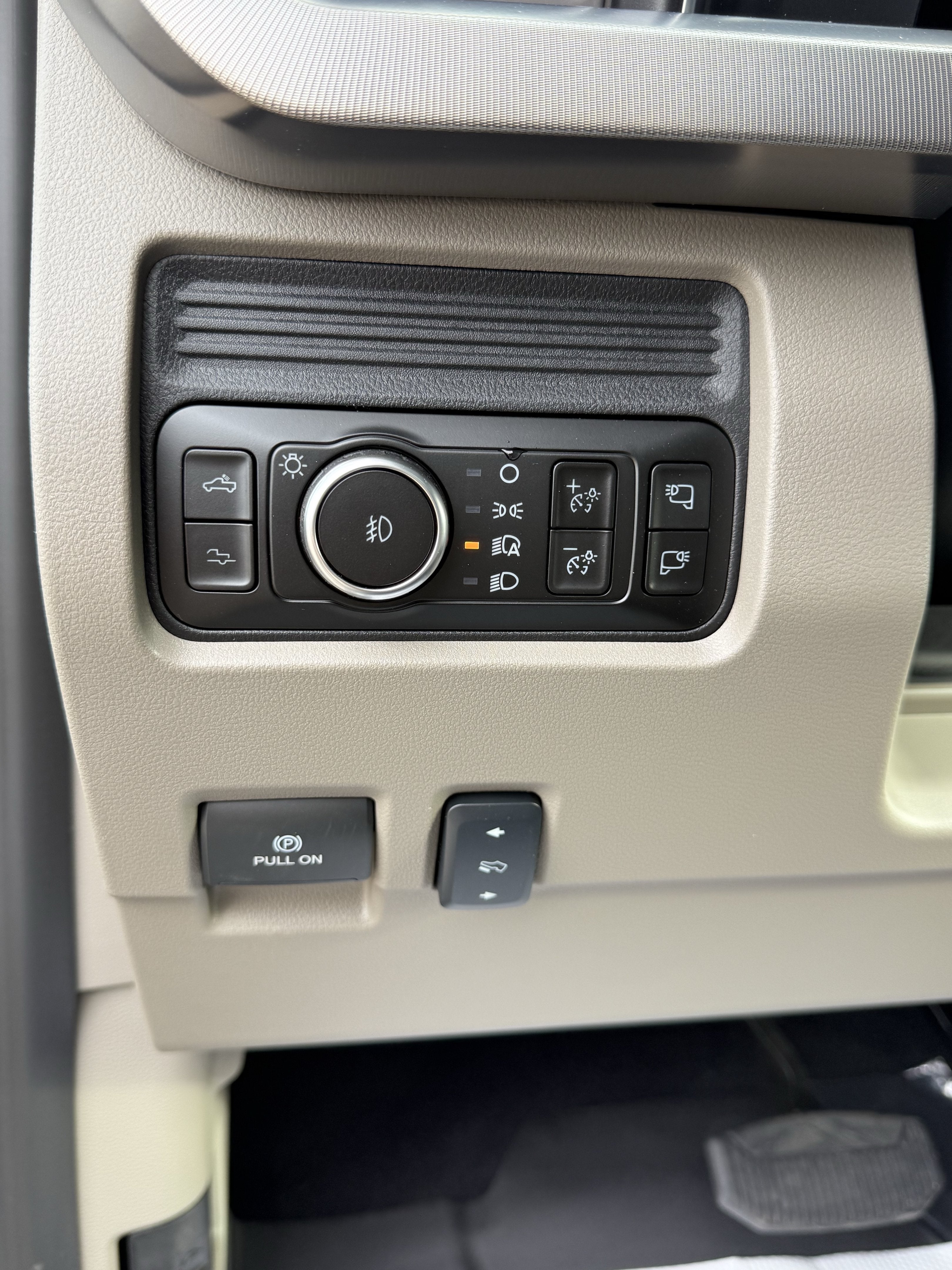 2027 Ford Super Duty F-450 DRW F-450® Platinum®