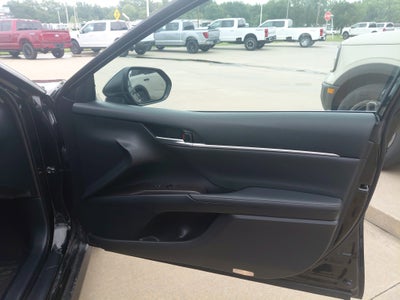 2022 Toyota Camry Hybrid XLE